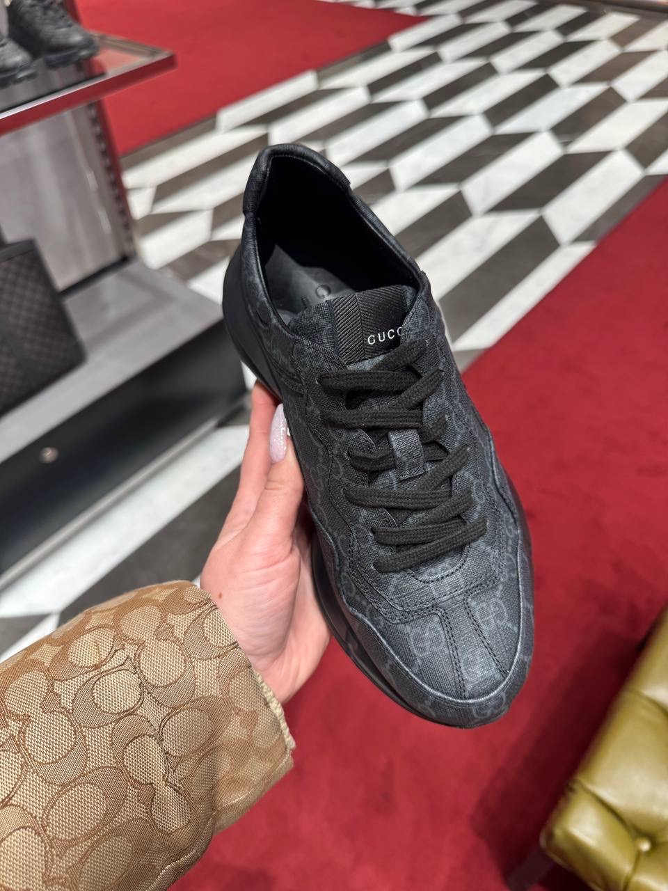 GUCCI Sneakers side view - Men's luxury Shoes