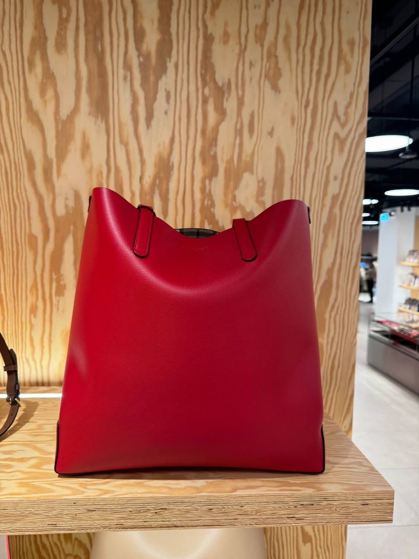 BURBERRY Totes side view - Women's luxury Bags