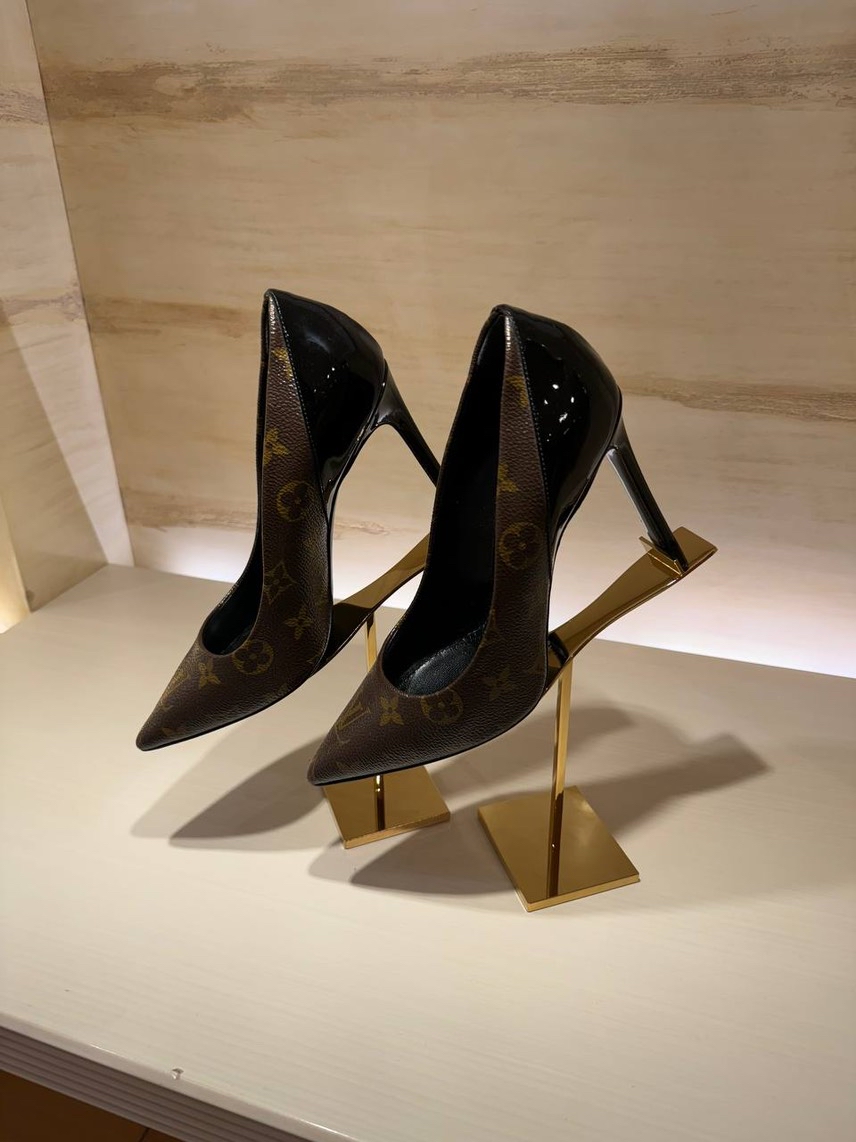 LOUIS VUITTON Pumps front view - Women's luxury Shoes