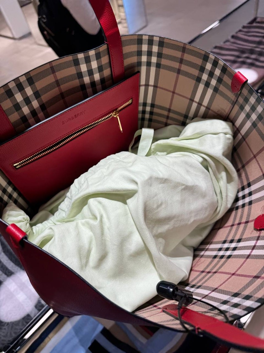 BURBERRY Totes side view - Women's luxury Bags