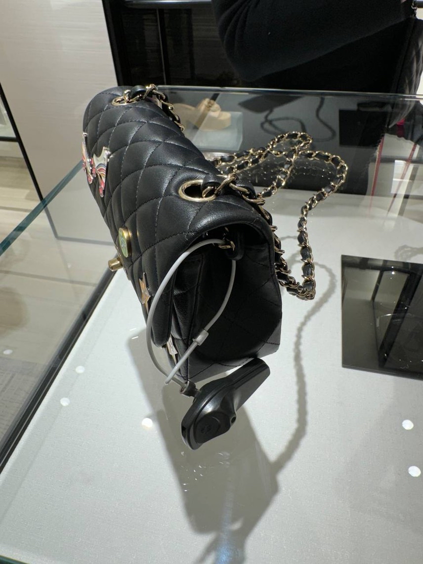 CHANEL Crossbody bags side view - Women's luxury Bags