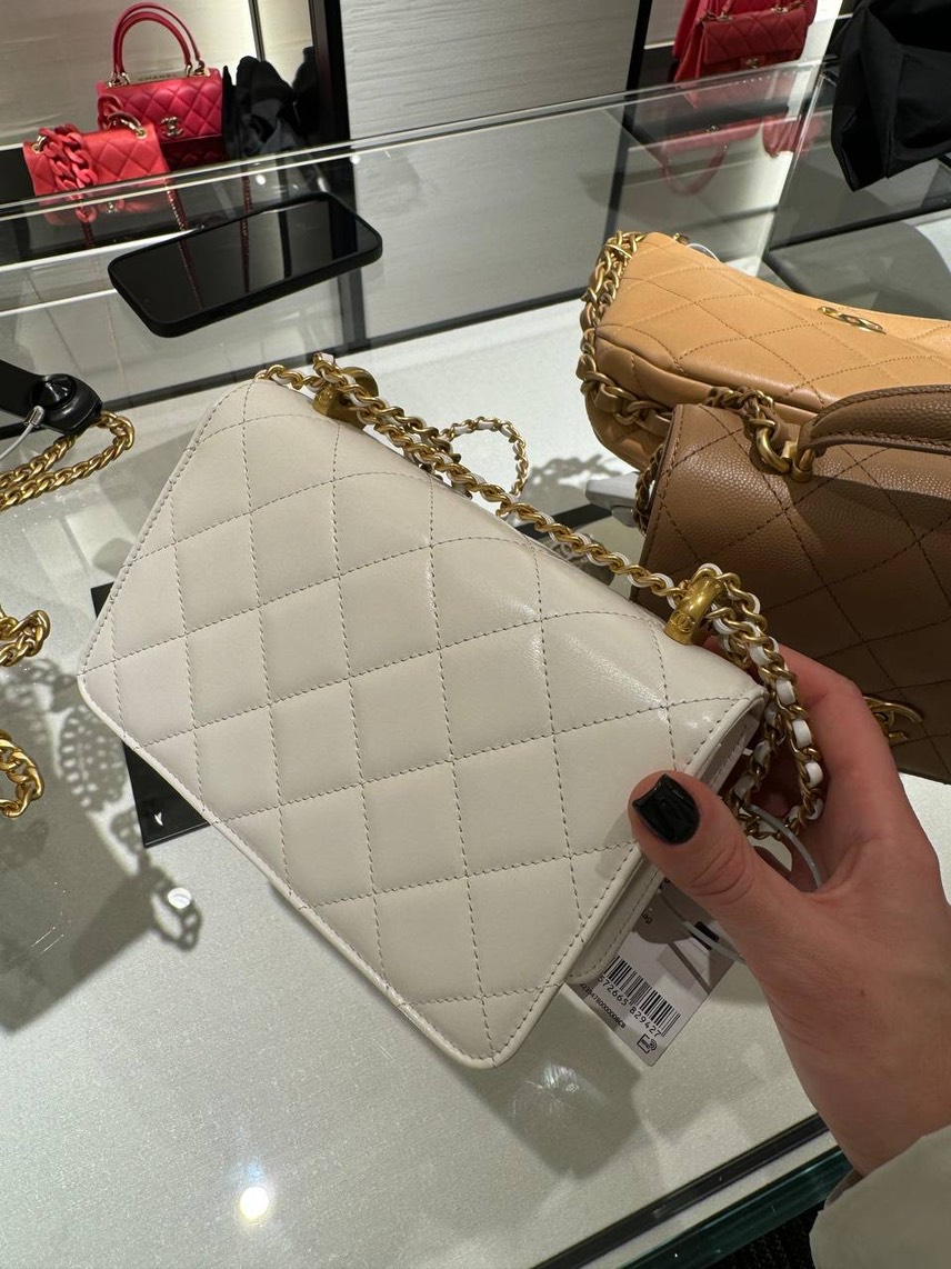 CHANEL Crossbody bags side view - Women's luxury Bags
