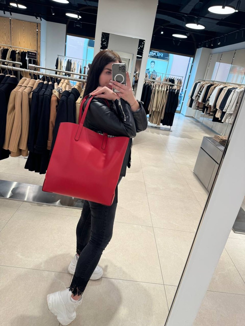 BURBERRY Totes side view - Women's luxury Bags