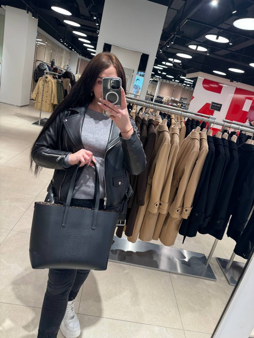 BURBERRY Totes side view - Women's luxury Bags