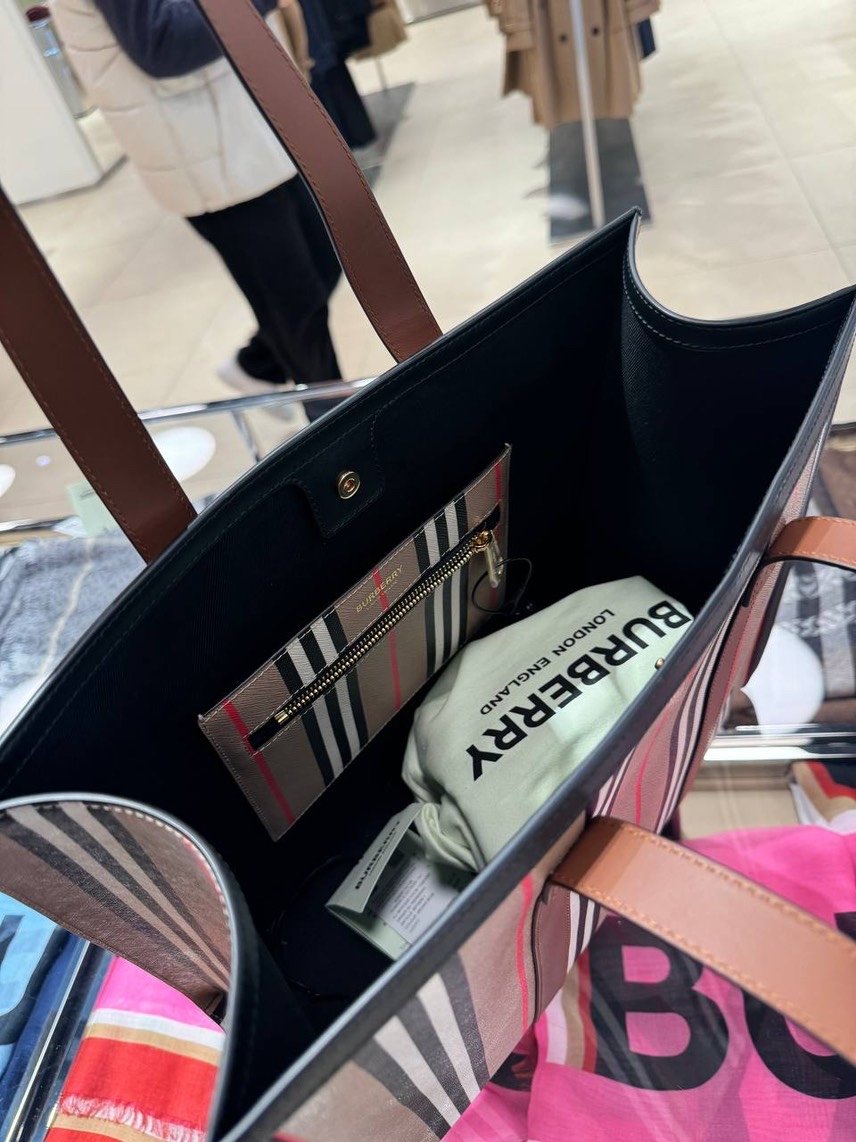 BURBERRY Totes side view - Women's luxury Bags