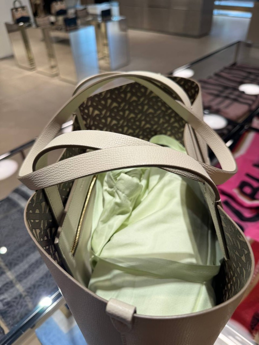 BURBERRY Totes side view - Women's luxury Bags