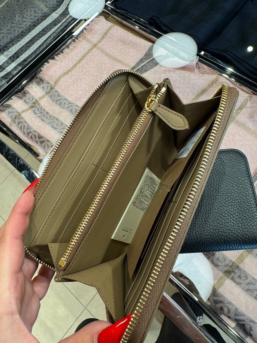BURBERRY Wallets and small leather goods side view - Women's luxury Accessories