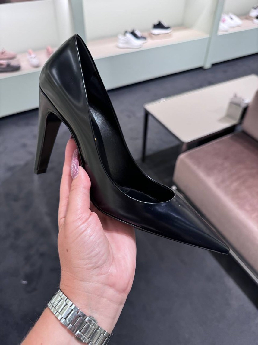 PRADA Pumps front view - Women's luxury Shoes