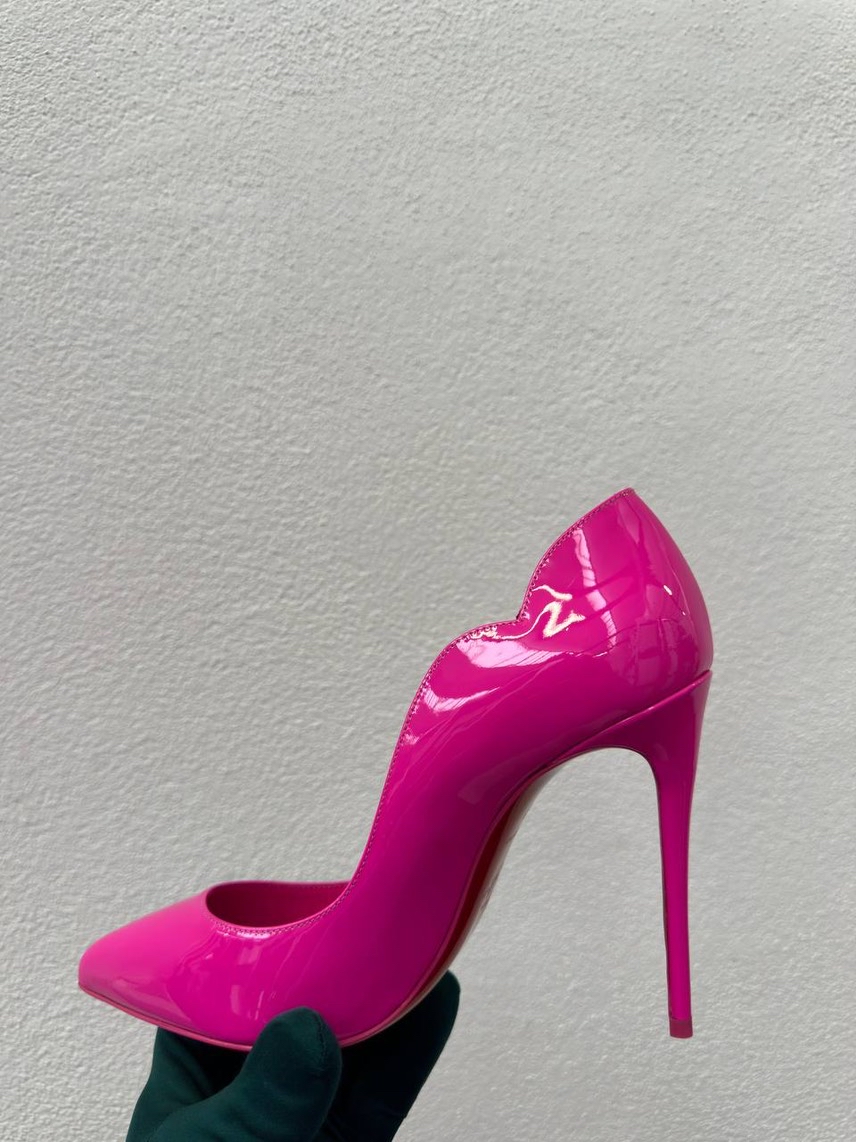 CHRISTIAN LOUBOUTIN Pumps side view - Women's luxury Shoes