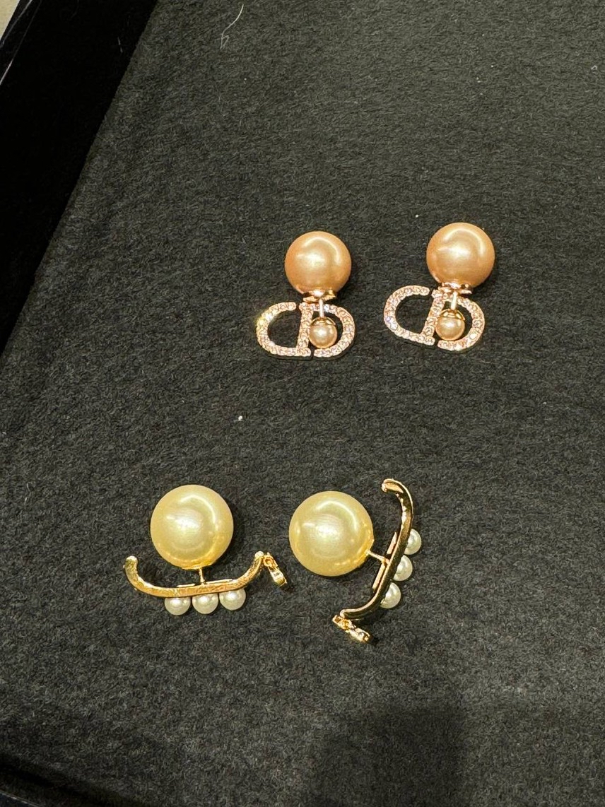 DIOR Earrings front view - Women's luxury Jewelry and watches