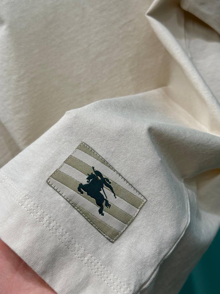 BURBERRY T-shirt and Polo side view - Women's luxury Clothes