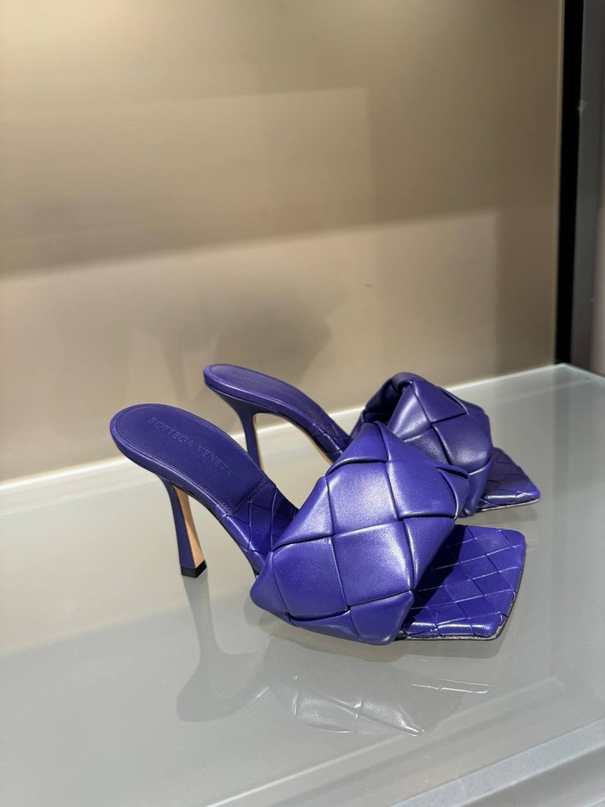 BOTTEGA VENETA Sandals side view - Women's luxury Shoes