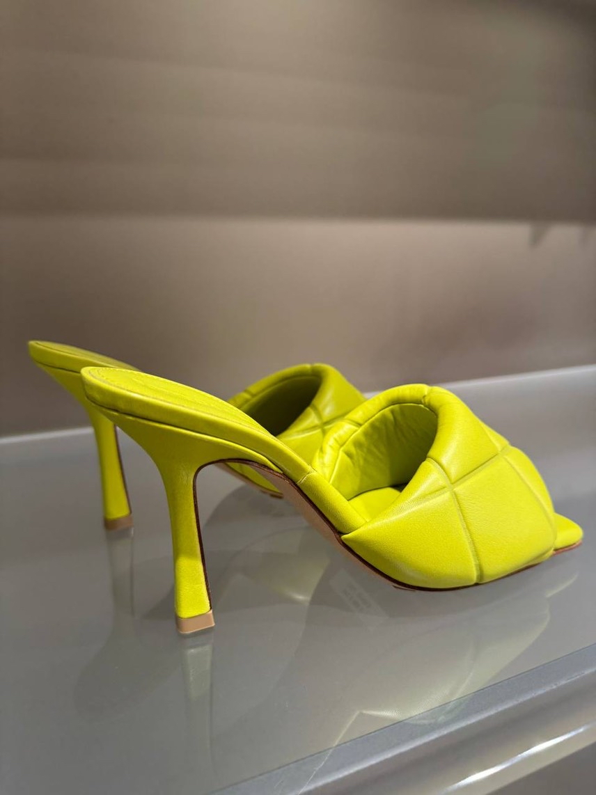 BOTTEGA VENETA Sandals side view - Women's luxury Shoes