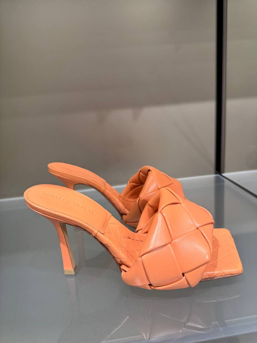 BOTTEGA VENETA Sandals side view - Women's luxury Shoes