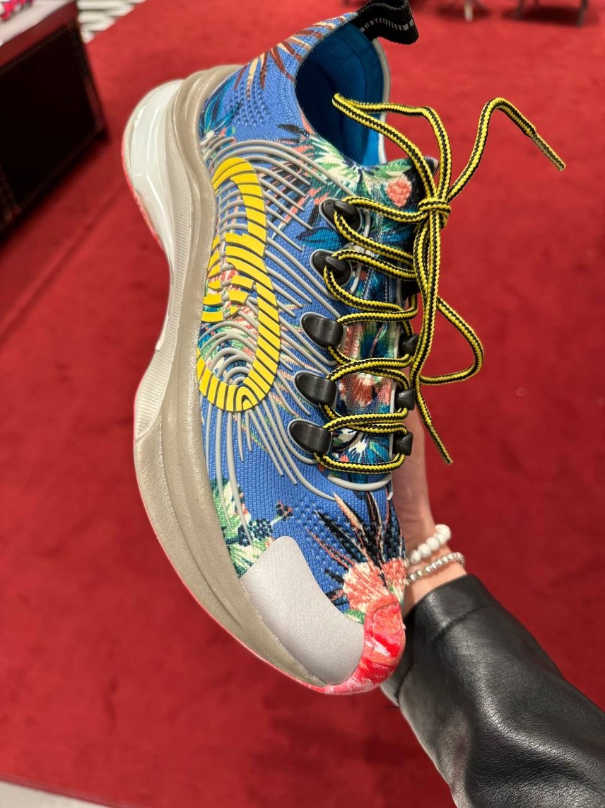 GUCCI Sneakers front view - Women's luxury Shoes