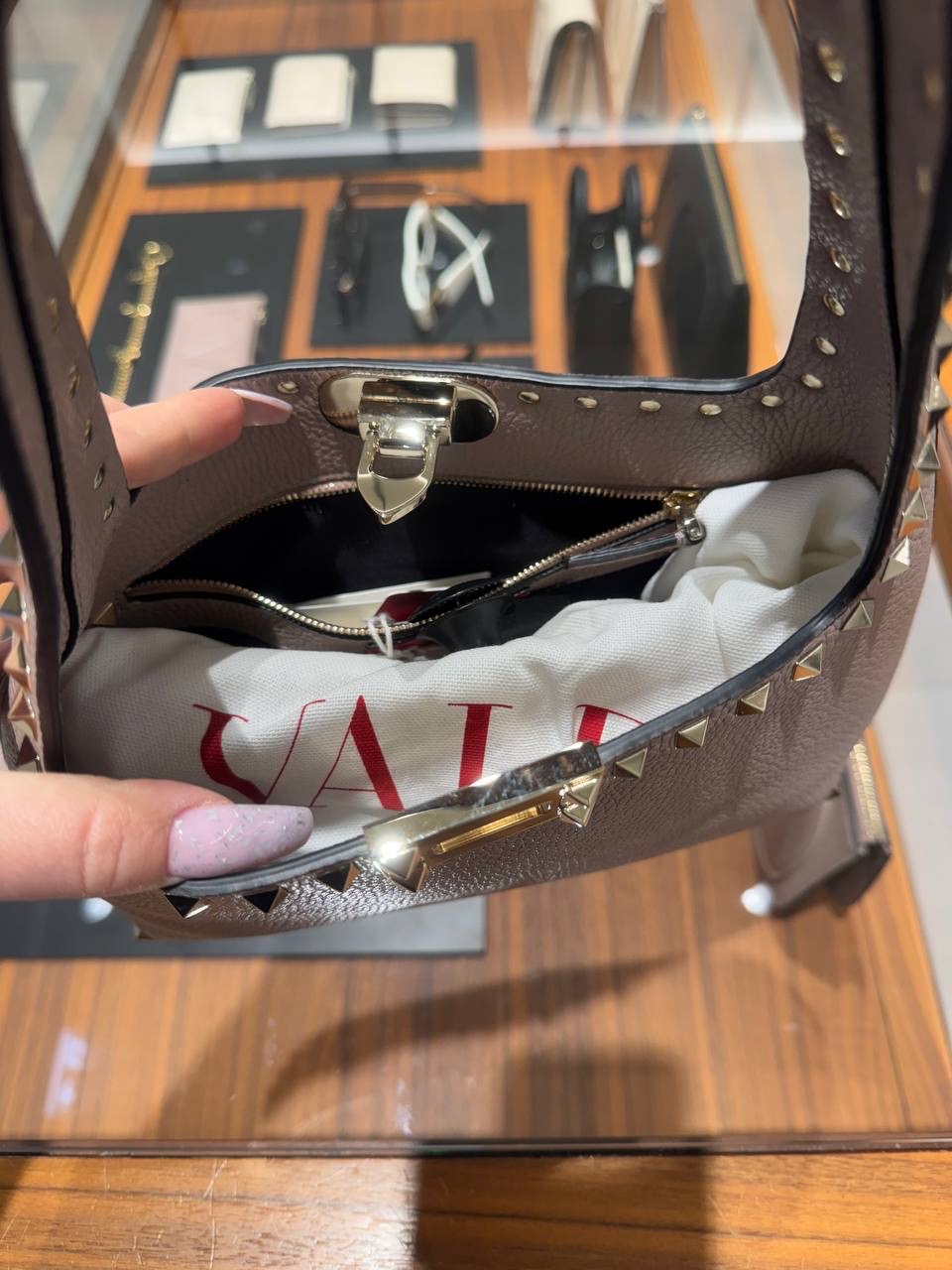 VALENTINO GARAVANI Shoulder bags side view - Women's luxury Bags