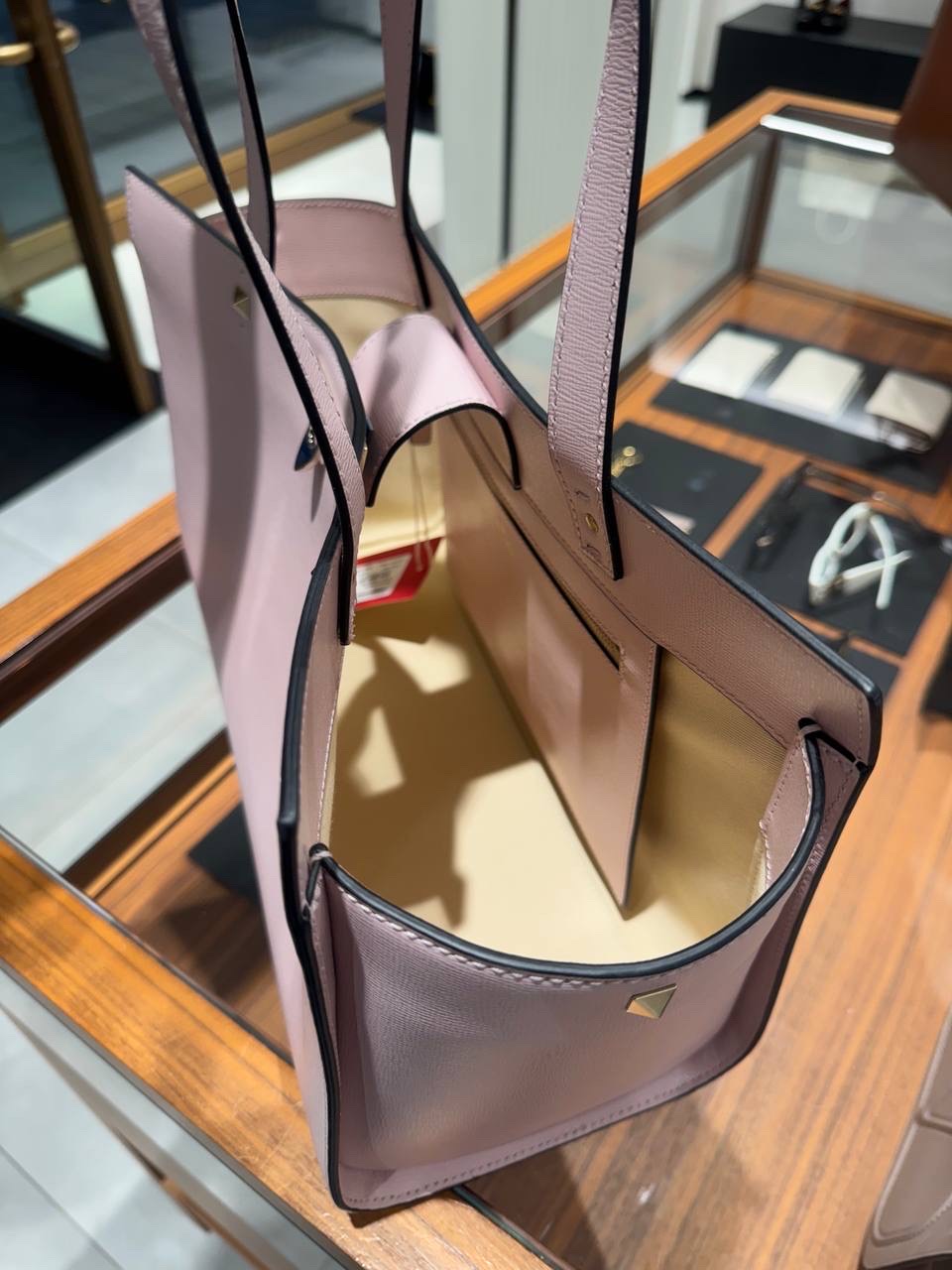 VALENTINO GARAVANI Totes side view - Women's luxury Bags