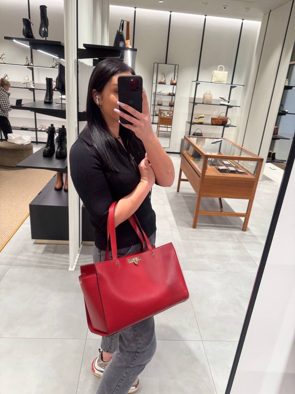 VALENTINO GARAVANI Totes side view - Women's luxury Bags