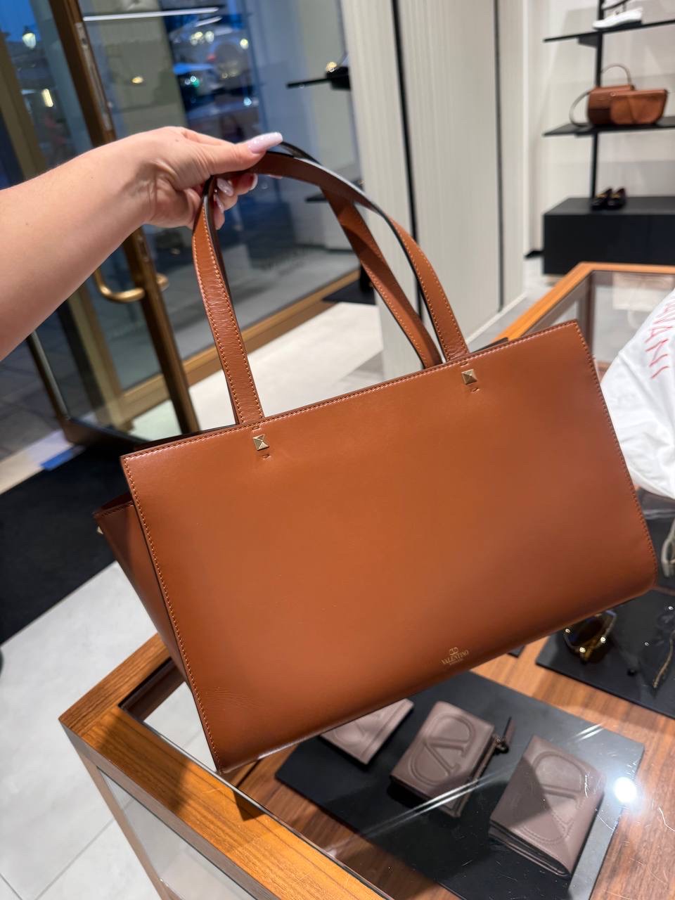 VALENTINO GARAVANI Totes side view - Women's luxury Bags