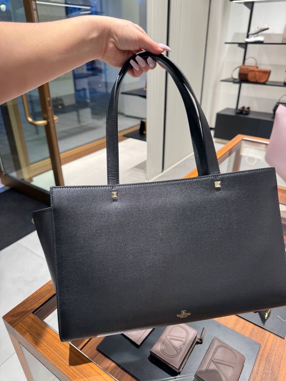 VALENTINO GARAVANI Totes side view - Women's luxury Bags