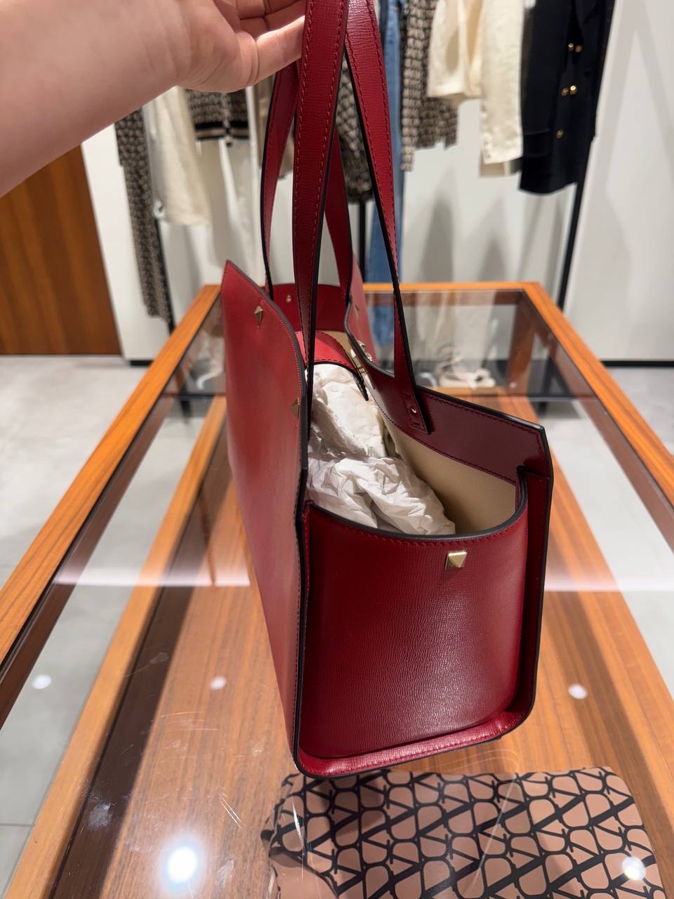 VALENTINO GARAVANI Totes side view - Women's luxury Bags