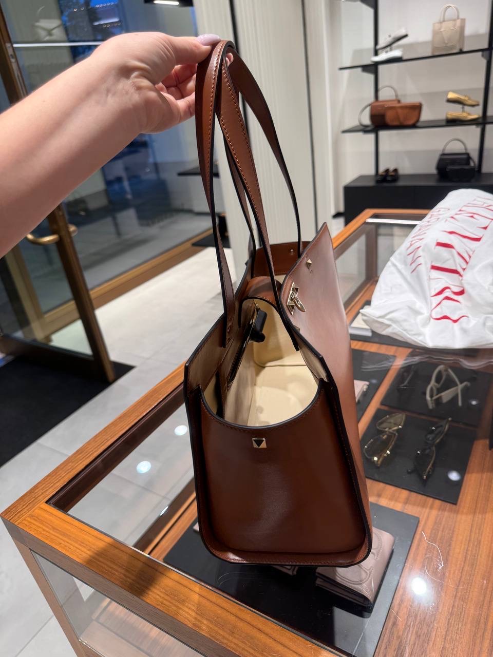 VALENTINO GARAVANI Totes side view - Women's luxury Bags