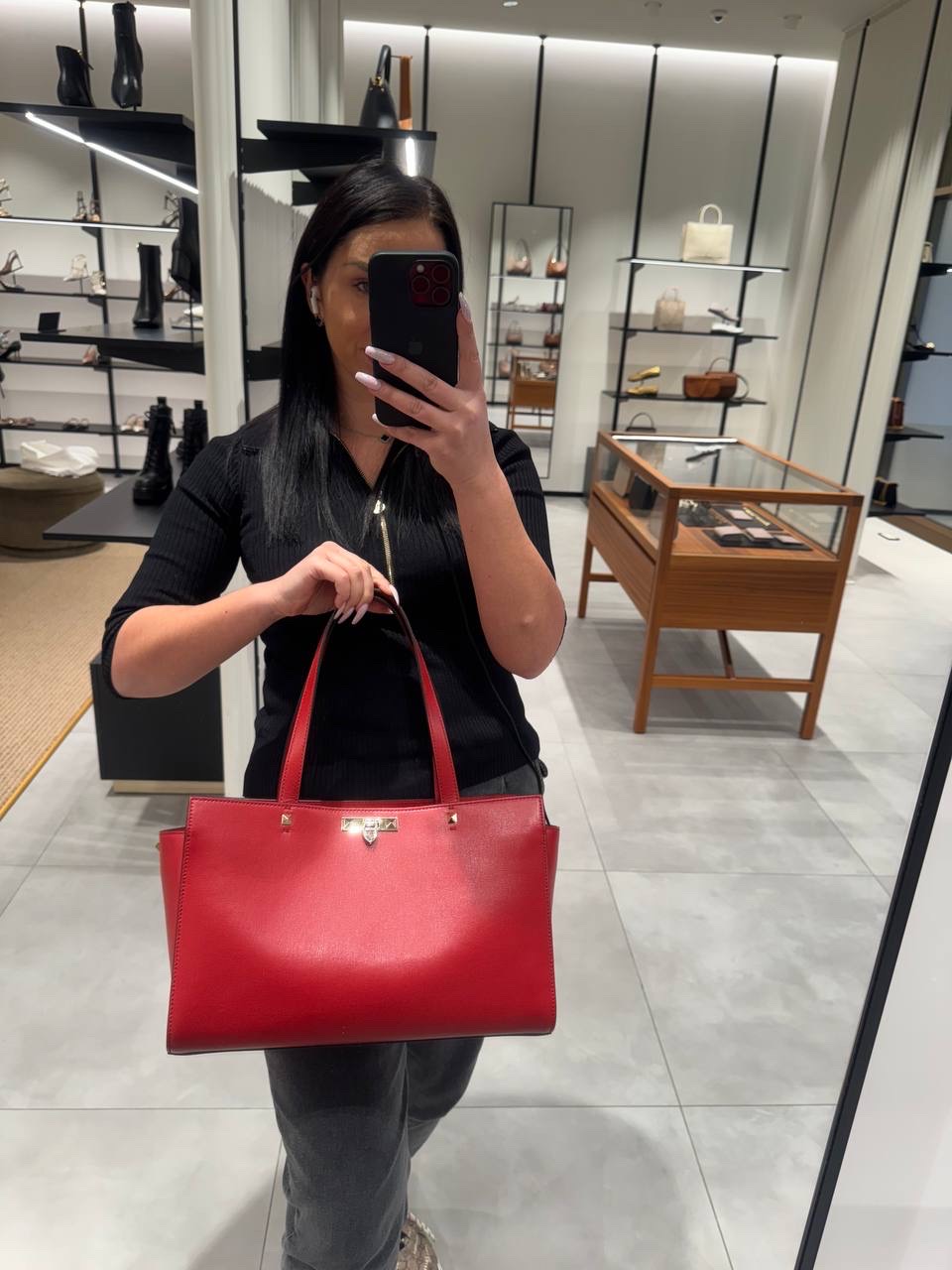 VALENTINO GARAVANI Totes side view - Women's luxury Bags