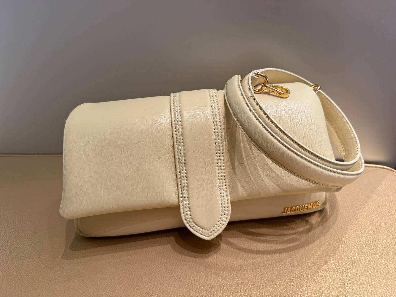 JACQUEMUS Shoulder bags side view - Women's luxury Bags