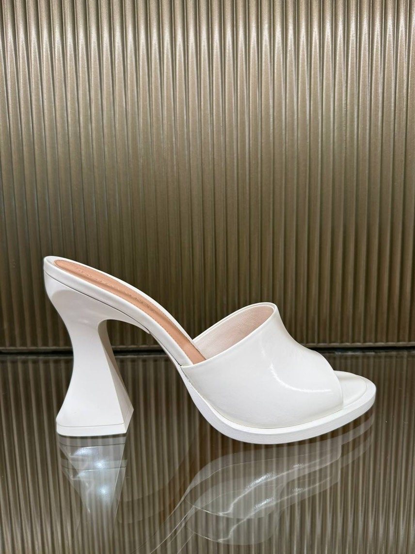 BOTTEGA VENETA Sandals front view - Women's luxury Shoes