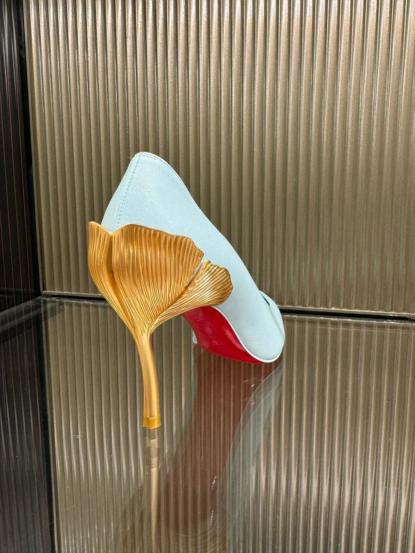 CHRISTIAN LOUBOUTIN Pumps side view - Women's luxury Shoes