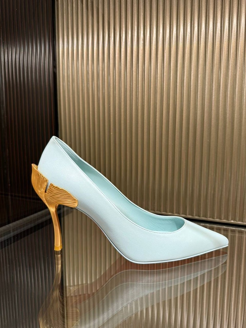 CHRISTIAN LOUBOUTIN Pumps front view - Women's luxury Shoes