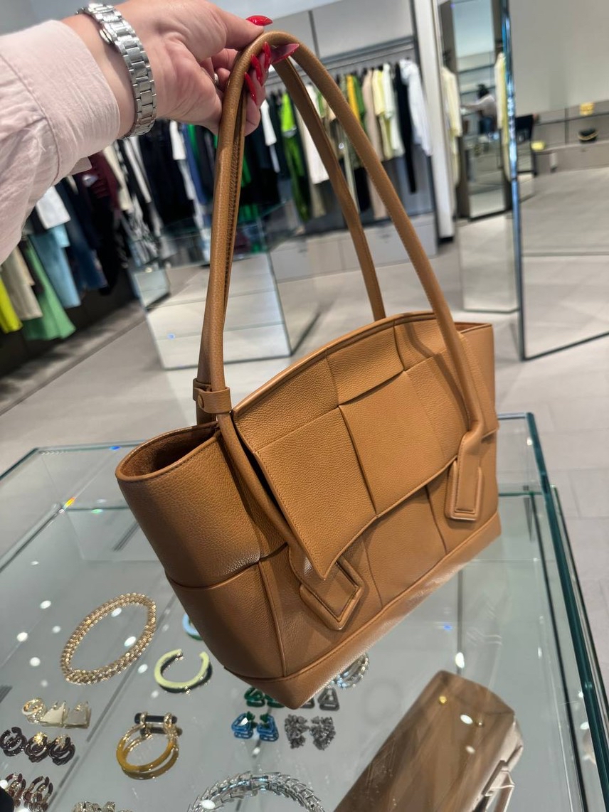BOTTEGA VENETA Totes side view - Women's luxury Bags