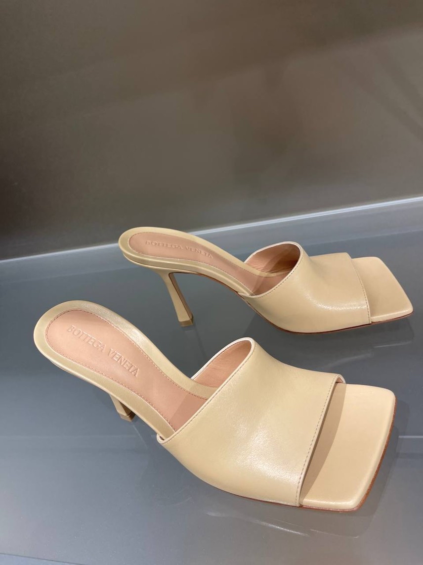BOTTEGA VENETA Sandals side view - Women's luxury Shoes