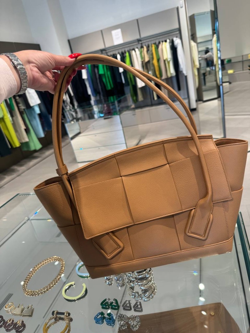 BOTTEGA VENETA Totes side view - Women's luxury Bags