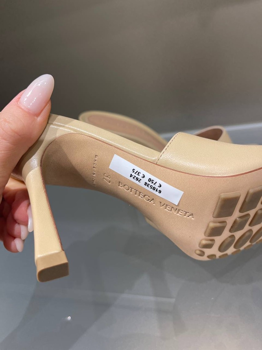 BOTTEGA VENETA Sandals side view - Women's luxury Shoes