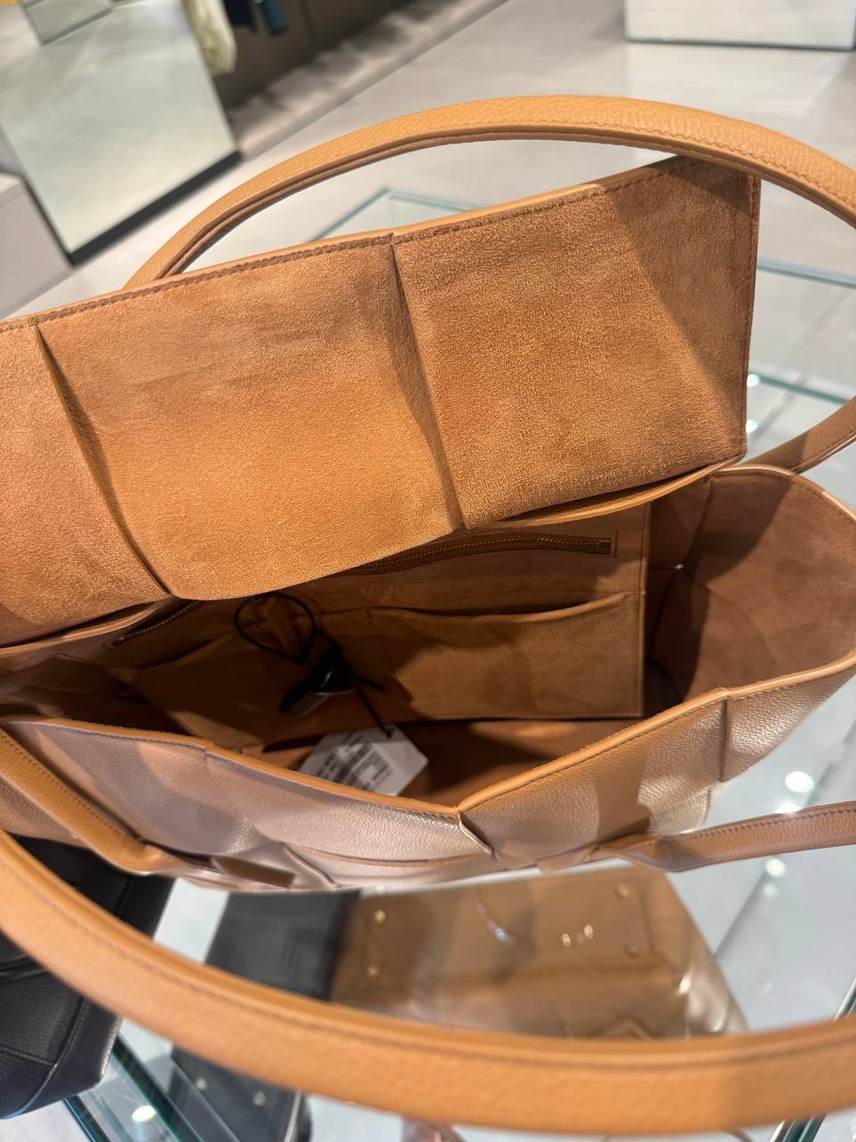 BOTTEGA VENETA Totes side view - Women's luxury Bags