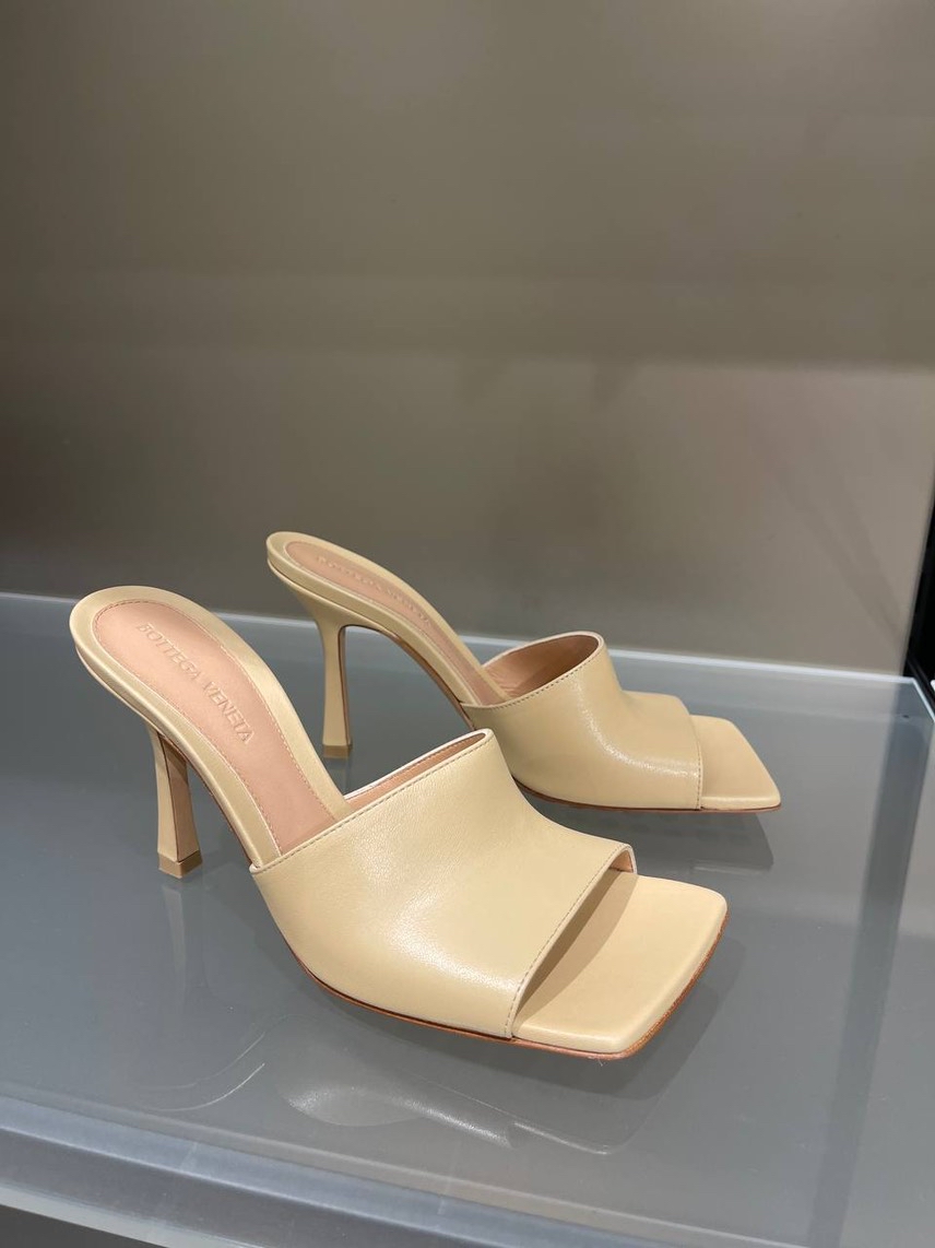 BOTTEGA VENETA Sandals front view - Women's luxury Shoes