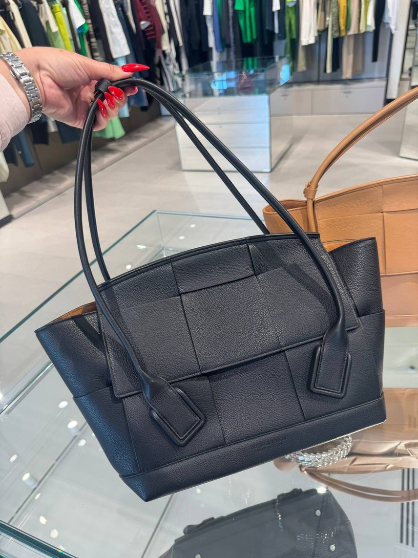 BOTTEGA VENETA Totes front view - Women's luxury Bags