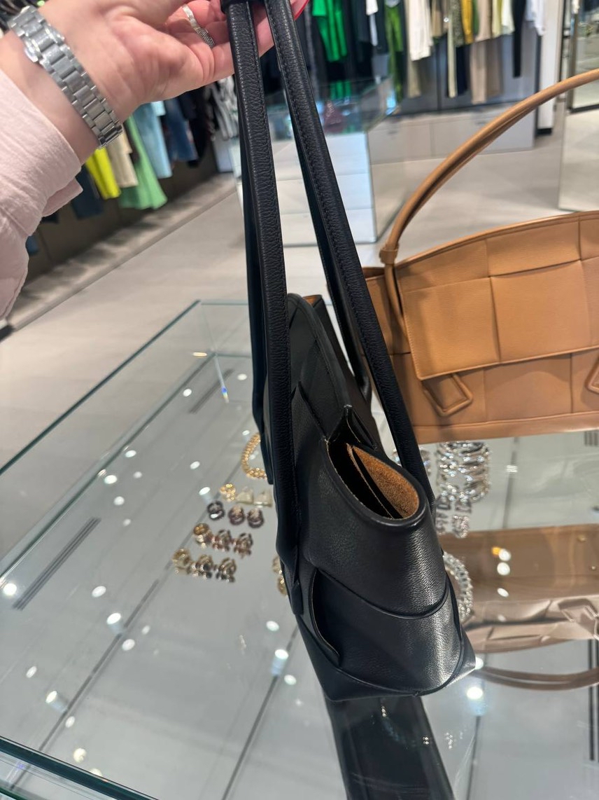 BOTTEGA VENETA Totes side view - Women's luxury Bags