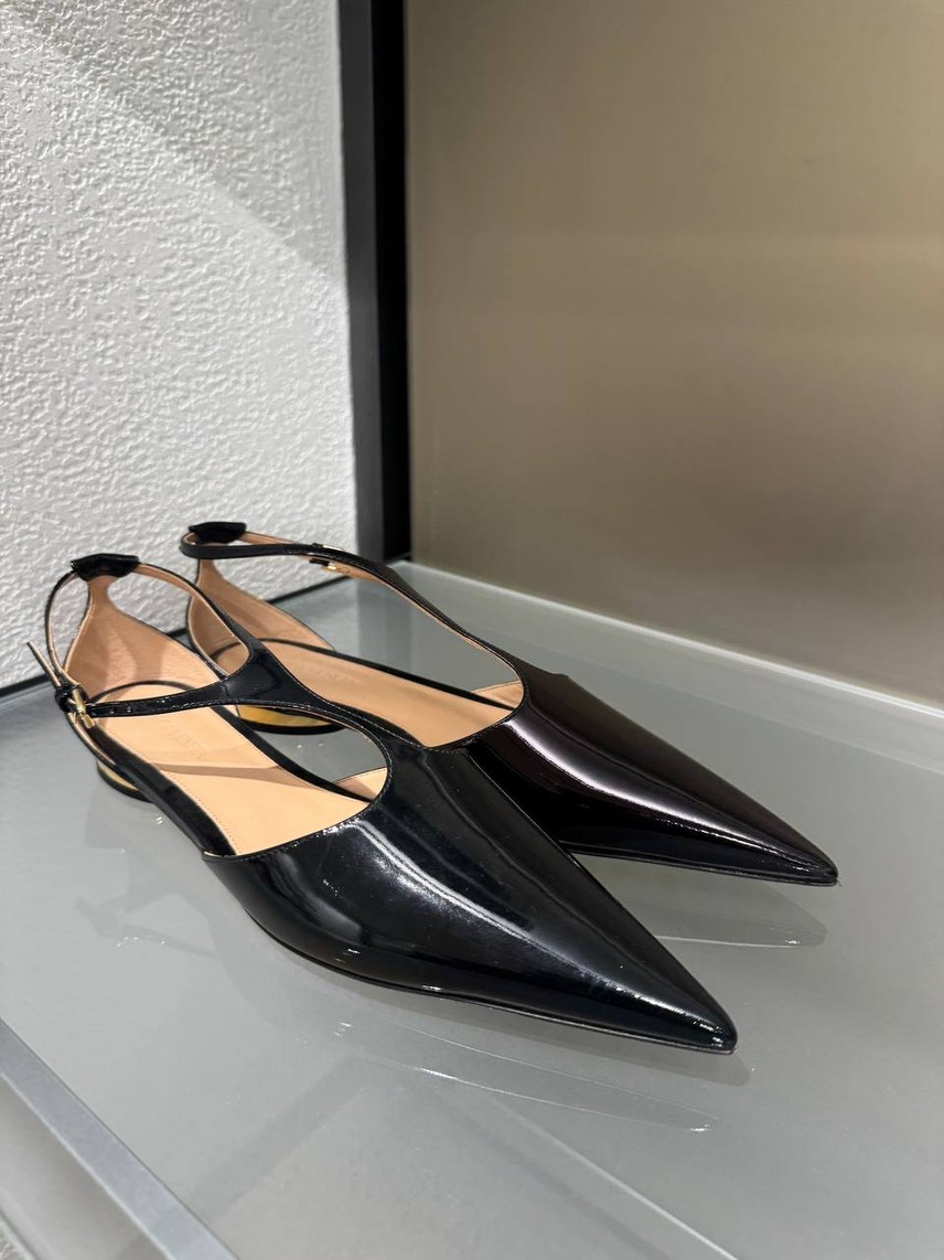 BOTTEGA VENETA Sandals side view - Women luxury Shoes