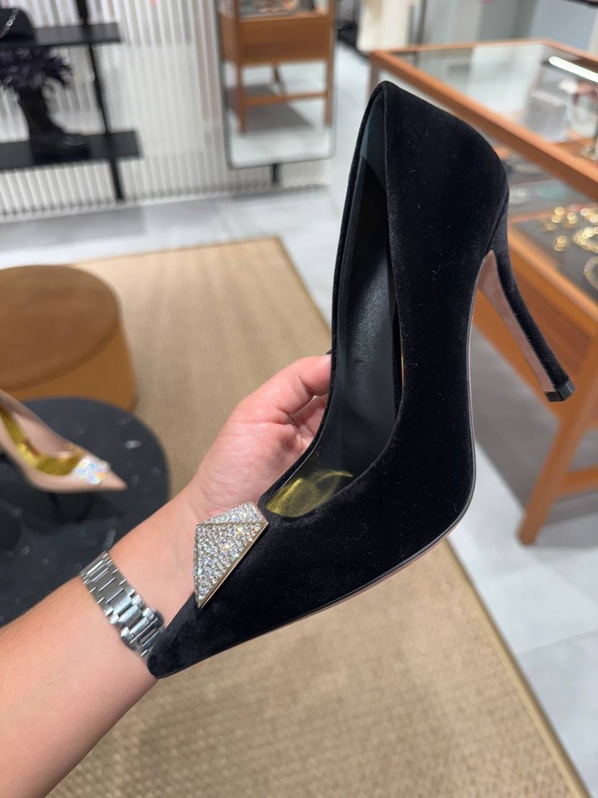 VALENTINO GARAVANI Pumps side view - Women's luxury Shoes