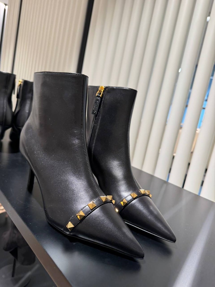 VALENTINO GARAVANI Boots side view - Women's luxury Shoes