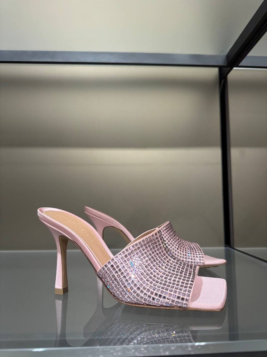 BOTTEGA VENETA Sandals side view - Women's luxury Shoes
