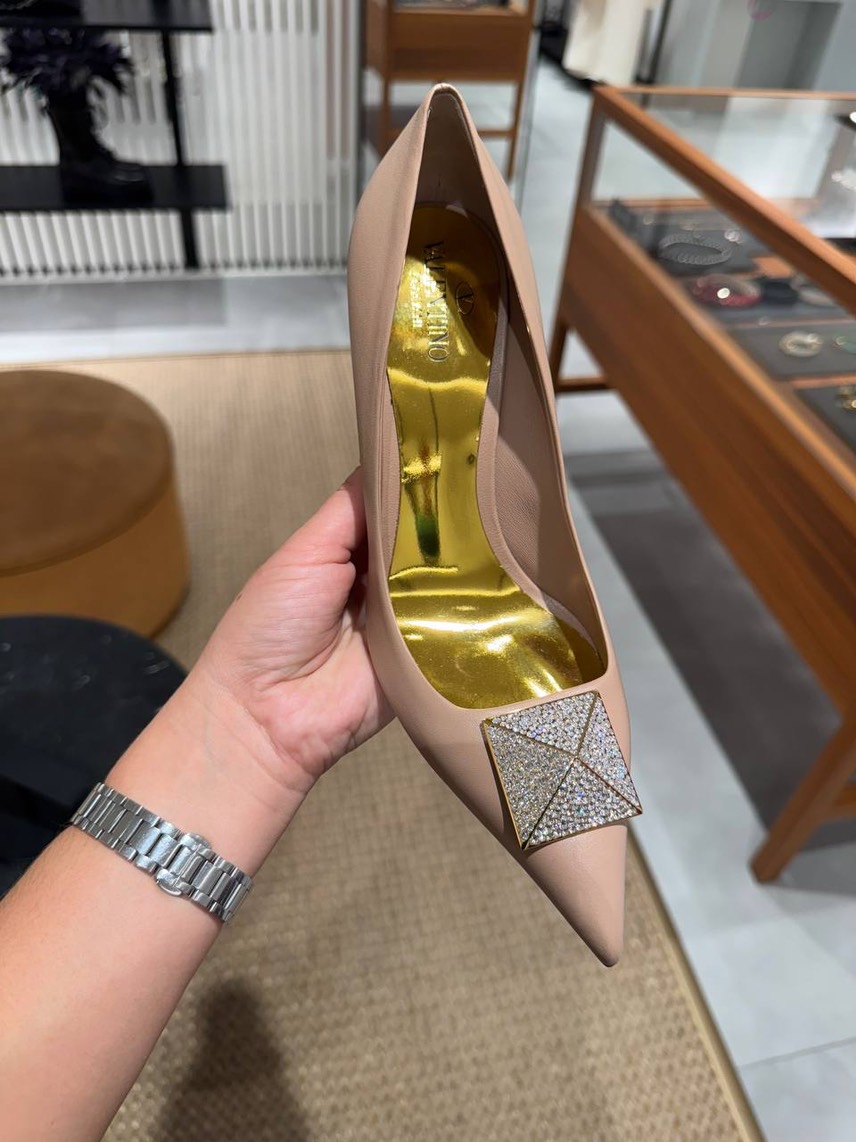 VALENTINO GARAVANI Pumps side view - Women's luxury Shoes