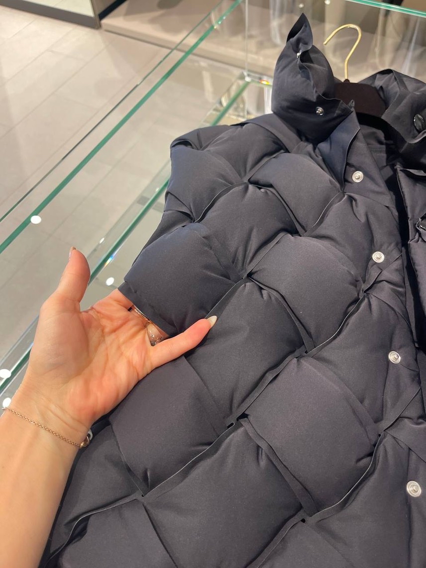BOTTEGA VENETA Gilets side view - Women's luxury Clothes