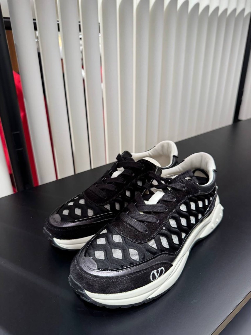 VALENTINO GARAVANI Sneakers side view - Women's luxury Shoes