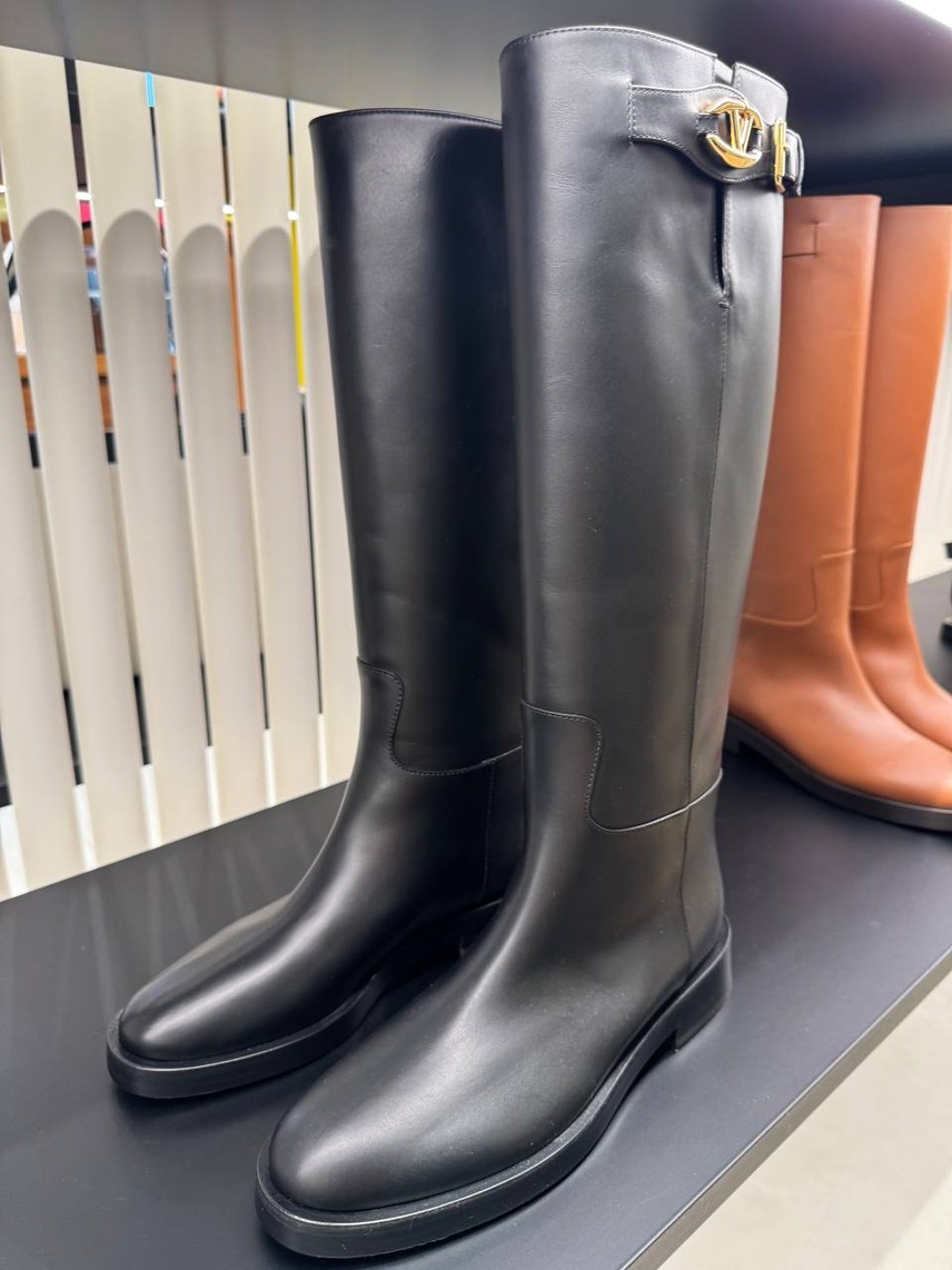 VALENTINO GARAVANI Boots side view - Women's luxury Shoes