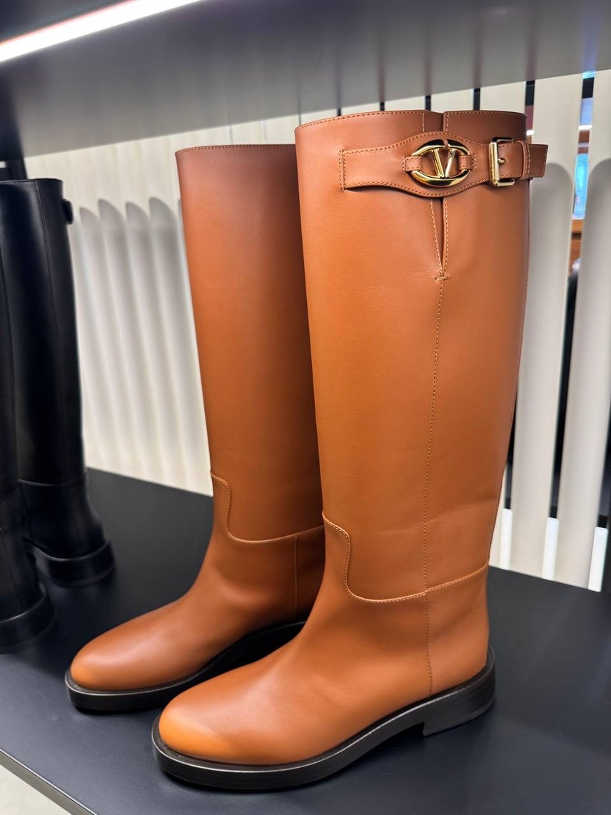 VALENTINO GARAVANI Boots side view - Women's luxury Shoes