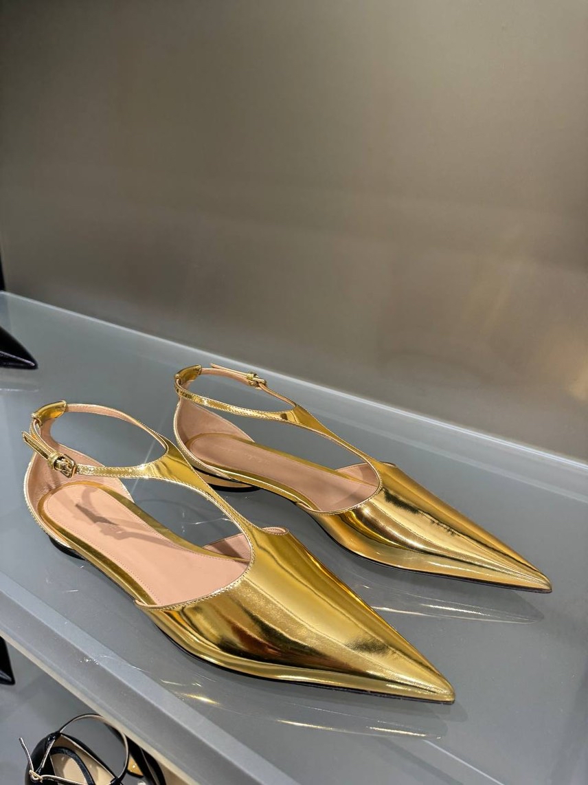 BOTTEGA VENETA Sandals side view - Women's luxury Shoes