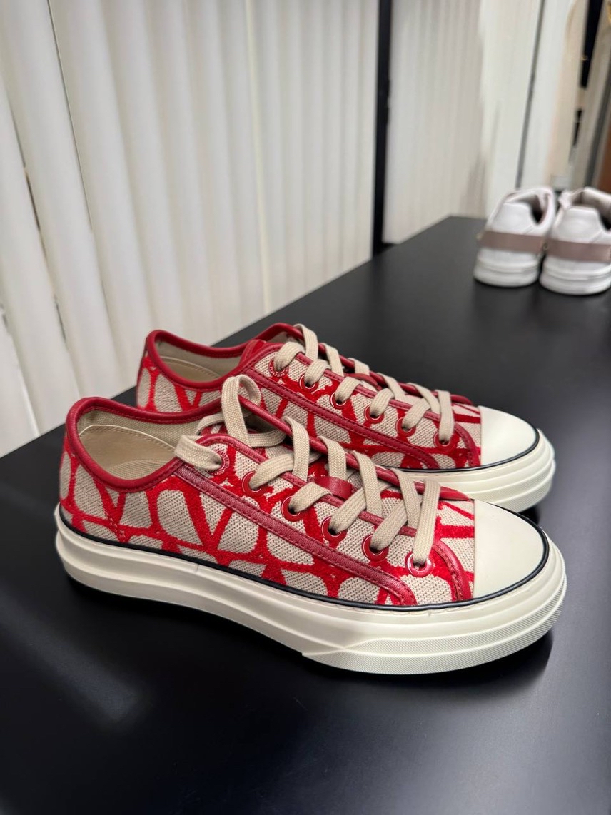 VALENTINO GARAVANI Sneakers front view - Women's luxury Shoes